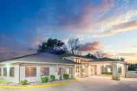 Super 8 by Wyndham Ottumwa Hotels in Ottumwa