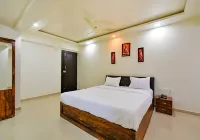 FabHotel White House - Nr Sinhagad Speciality Hospital Hotels in Khadewadi