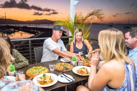 Peninsula Airlie Beach Отели в г. Кэннонвейл