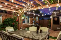 Magical-Dwntwn Lodi, Hot Tub, Firepit, Wine Tasting, Backyard Oasis