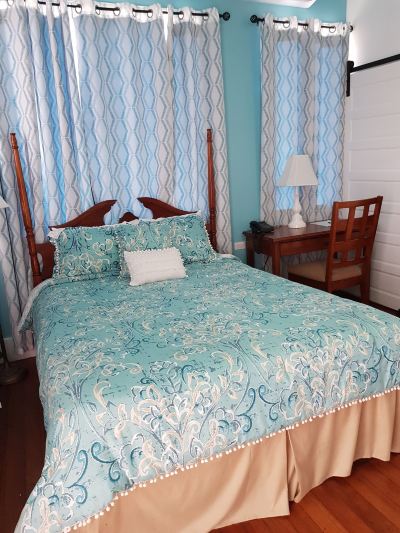 Superior Queen Room With Courtyard View The Great House Inn Photo