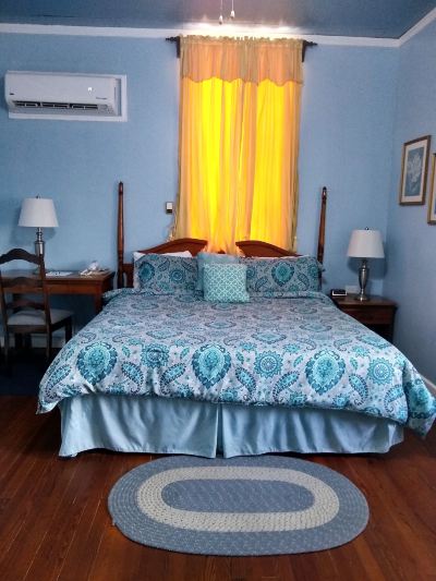 Deluxe King Room The Great House Inn Photo
