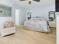 Renovated Condo w/ Gulf Views, Beach Access, 2 Pools + Free Bike for Guests