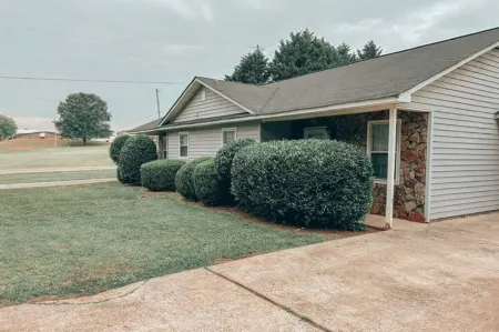 Cozy Cedartown Retreat