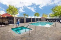 Best Western Plus Villa Del Lago Inn - Hot Tub
