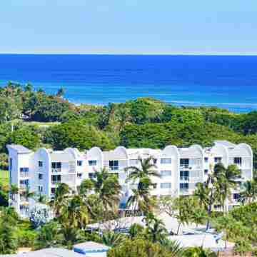 Boca Raton - Across from Beach - Balcony • Pool • Parking • 2BR Hotel Exterior