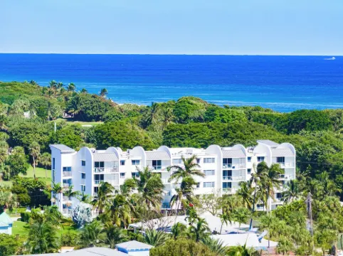 Modern 2BR/2BA with Balcony- Directly Across from the Beach