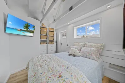 Modern Comfort and Prime Location - Charming Cozy Retreat