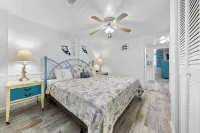 Cozy Retreat with Shared Backyard and Beach Access - Charming Getaway Hotels in Hampstead