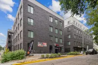 Pool, Gym and Central Location - Charming Stylish Retreat Hotels in Athens