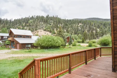 Spacious Living Area and High Speed Wifi - Charming Southwestern Escape