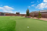 Private Pool, Hot Tub, and Putting Green - Spectacular Retreat