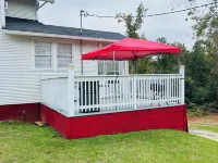 Relax & Unwind in a Spacious Historic Home with Porch, Patio, & Sunroom Hotels in Selma