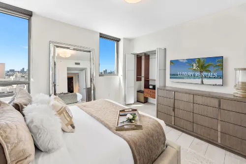 Serene Oasis with Ocean and City Views - Luxurious Retreat