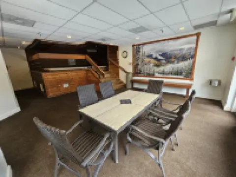 Spacious Lockoff Condo with Hot Tub - Charming Mountain Escape