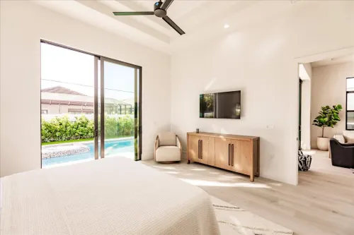 Naples Calming Waves Luxury Home 4/3 Hotels in North Naples
