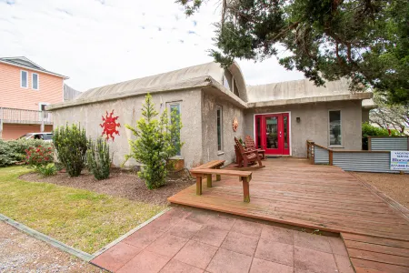 Dome Ceilings and Outdoor Entertaining Space - Unique Charming Retreat Отели в г. Эмералд Айл