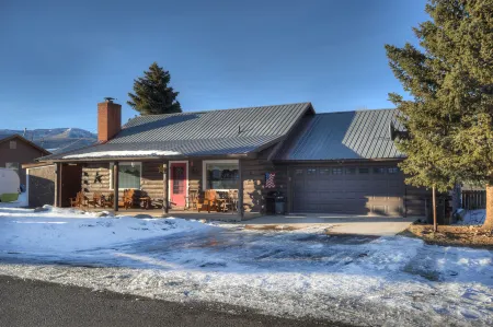 Family Friendly Cabin - Near Downtown Creede - Shu