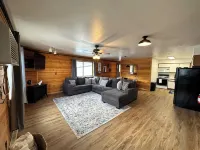 Cozy 1-bedroom apartment unit C, sleeps 6  across from famous Cody Nite Rodeo! - Bungalows