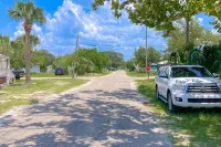 Snowbird-friendly home with central AC, full kitchen, and free WiFi Hotels in Port St. Joe