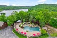 Stunning Lakefront Villa with Pools and Views - Exquisite Family Retreat Hotels in Pine A Township