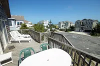 Close to Beach with Ample Amenities - Spacious Charming Cottage فنادق في كورولا