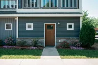 Stylish Studio Oasis - Cozy Retreat Close to Downtown and Beaches Hotels near Clinch Park