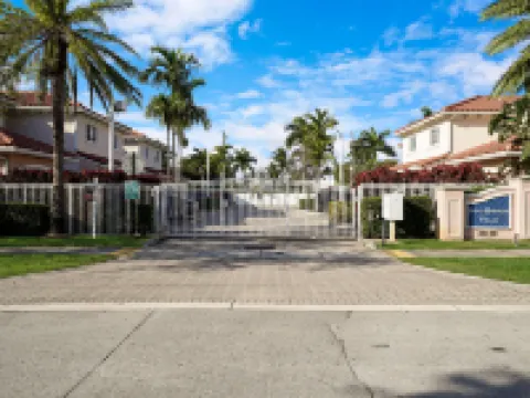 Elegant Townhouse with Heated Pool and Spa - Serene Coastal Oasis