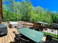 Hot Tub and Scenic Outdoor Bar - Charming Rustic Haven