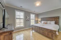Spacious Living with Private Suites and Community Pool - Elegant Oasis Hotels in Richland County