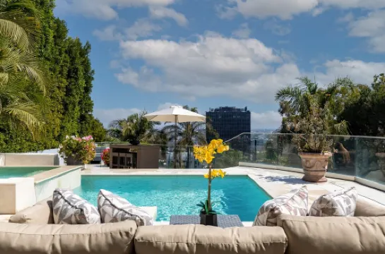 Stunning City Views and Two Swimming Pools - Exquisite Hilltop Retreat