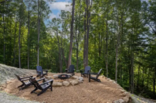 Luxurious Cabin with Mountain Views and Hot Tub - Stunning Retreat