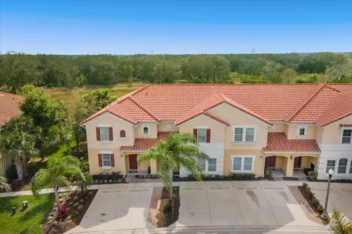 Private Screened-in Pool and Clubhouse Amenities - Elegant Family Haven Hotels in Davenport