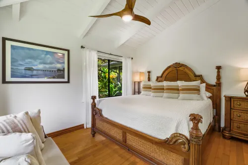 Tropical Oasis with Outdoor Living Spaces - Charming Hawaiian Retreat