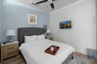 Luxury Living with Fitness Center and Pool - Stylish Modern Escape