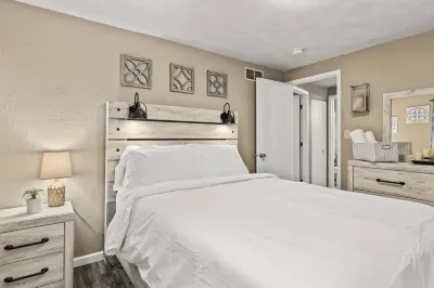 Tranquil Haven Near Downtown Attractions - Stylish Cozy Retreat Hoteles en Municipio de Fondulac
