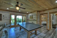 Hot Tub and Pool Table - Stunning Mountain Retreat