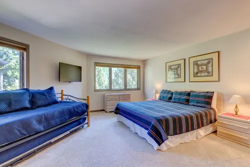 Cozy Fireplace and Mountain Views - Inviting Keystone Retreat