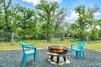 Full Kitchen and Fire-Pit Oasis - Rustic Charming Retreat Hotels near Enchanted Rock State Natural Area