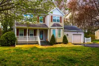 Cottages on Whites Creek house near beach w/private W/D, shared pool, free WiFi