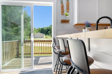 Kayak Access and Concierge Services - Charming Rustic Retreat Отели в г. Копемиш