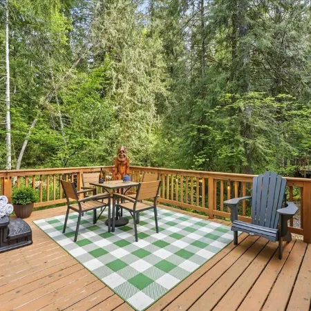 Mt. Hood Cabin: Hot Tub, Backyard Creek, Trails, Sleeps 7 and Dogs OK