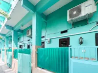 RedDoorz Near Sunrise Mall Mojokerto فنادق في Magersari