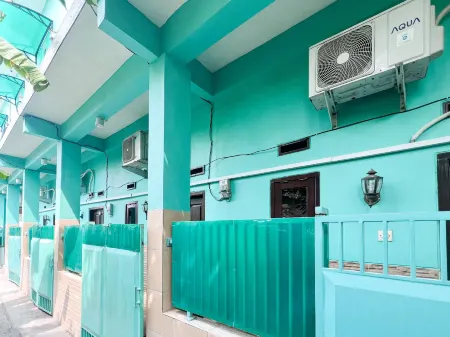 RedDoorz Near Sunrise Mall Mojokerto Отели в г. Magersari