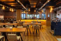 Village Hotel Bracknell - breakfast