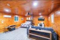 Couples Spa and Luxurious Shower - Cozy Kentucky Retreat فنادق في Menifee County