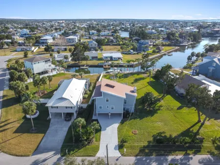 Heated Pool, Dock and Kayaks - Luxurious Waterfront Retreat