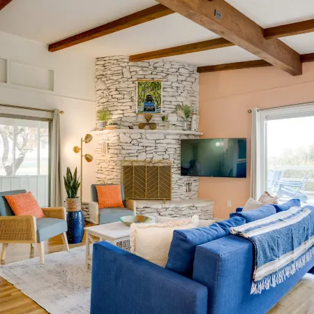 HOA POOL: 4/2, PANO lake views, private hot tub