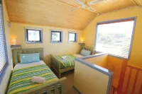 Rayville Boat Houses Hotels in Apollo Bay