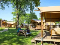 Tent Lodge with Sanitary Facilities at the Bedafse Bergen - Campsite Hotels near Groene Engel